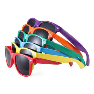Stock d'usine Lunettes de soleil en plastique personnalisées en gros Unisexe 2025 Lunettes de soleil Lunettes bon marché Lunettes de soleil carrées noires - Product Image 2