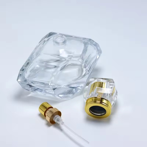 Vente en gros à bas prix, flacon de parfum unique et tendance rose FEA Crimp 15 mm, flacon vide en verre portable pour cosmétiques - Product Image 2