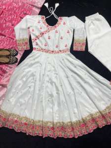 Robe de mariée de créateur haut de gamme avec ensemble pantalon brodé, approvisionnement direct d'usine disponible à un prix de gros abordable - Product Image 4