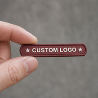 Écusson en caoutchouc PVC souple avec logo personnalisé, étiquette en silicone 3D en relief, badge en caoutchouc à coudre pour vêtements, sacs, casquettes