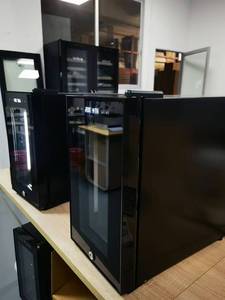 Humidor de Cigarros Eléctrico NUELEAD NE-112 con Puerta de Vidrio Antivaho, Capacidad para 100 Cigarros, Control Inteligente de Humedad, Humidor Doméstico de Aluminio - Product Image 5