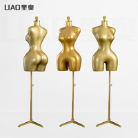 Mannequin Femme Courbée Taille Plus en Plastique Haut de Gamme Pose Debout Buste Fesses et Poitrine Généreuses Forme de Robe BBL Présentoir de Boutique