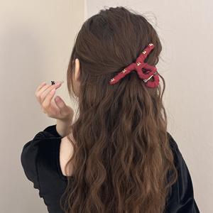 Pince à cheveux coréenne Ankela en tissu rouge avec nœud doré, accessoire en plastique pour femme - Product Image 3