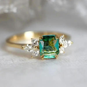 Anillo de Esmeralda A106, Oro Sólido de 18K, Engaste Geométrico con Puntas, Anillos de Compromiso para Mujer con Gemas, Diamantes de Corte Marquesa - Product Image 1