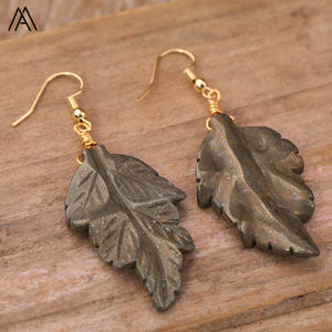 Pendientes de hoja de cristal de moda para mujer, joyería de gancho para la oreja chapada en oro, regalos de cumpleaños o boda - Product Image 5