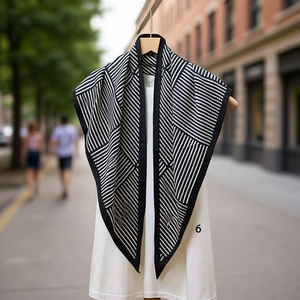 Sciarpa Triangolare 60x135cm 36G a Righe, Accessorio Multifunzione per il Collo - Product Image 2