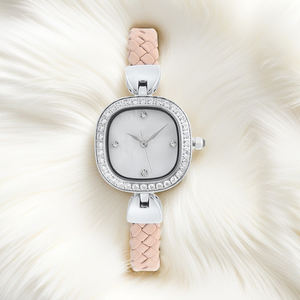 Reloj Cuadrado para Mujer con Logotipo Personalizado, Reloj de Pulsera de Lujo con Diamantes Moissanite VVS - Product Image 4