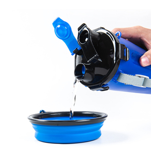 Alimentador multifuncional 2 en 1, botella de agua y comida para mascotas, cuenco plegable de silicona para perros, taza de agua portátil para mascotas al aire libre - Product Image 5