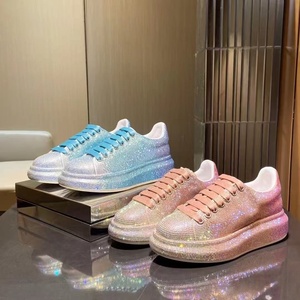 Chaussures de skate de luxe tendance, élégantes, décontractées, respirantes, à semelle épaisse, pour couples. - Product Image 1