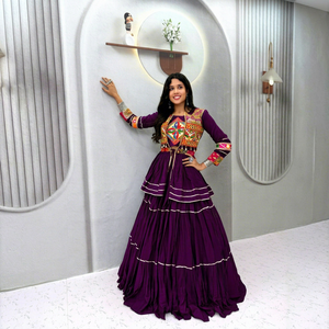 Conjunto de Lehenga Indio-Pakistaní con Estampado de Bloques Morados, Bordado, de Manga Larga, con Falda Plisada en Capas, para Festivales - Product Image 1