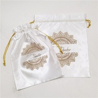 Grande pochette à cordon en satin avec logo personnalisé pour paquets de cheveux perruque de cils emballage de cadeau de bijoux emballage de textile en satin de soie