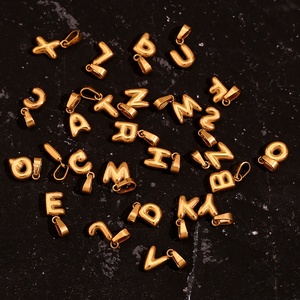 Ciondoli per gioielli di moda ciondoli con lettere placcate in <span class=keywords><strong>oro</strong></span> per gioielli che fanno ciondolo con collana in acciaio inossidabile - Product Image 1