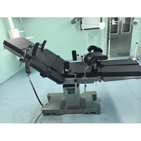 Table d'opération chirurgicale électrique six fonctions compatible radiographie avec système de contrôle double et fonction de translation longitudinale