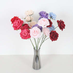 Roses artificielles Jessie, arrangement en vase multicolore à 3 têtes pour décorations de mariage - Product Image 1