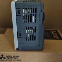 Variador de Frecuencia Simple Ultracompacto FR-D720-0.4K Serie D700 0.4kW Monofásico 200V para Aplicaciones Simples en Motores Pequeños