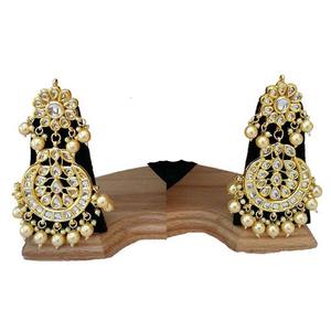 Boucles d'oreilles pendantes classiques et tendance avec un travail de perles élégant et une base en alliage robuste pour les tenues de mariée et les événements festifs - Product Image 6