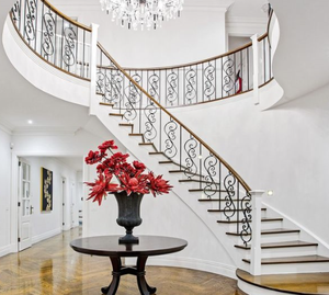 سلالم منحنية/قوسية فاخرة من ديسيبل بايت مزينة بدرابزين معقد من الحديد المطاوع - Product Image 4