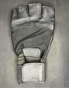 ถุงมือหนังสีดำแบบมืออาชีพสำหรับยกน้ำหนัก ฟิตเนส เทรนนิ่ง และการแข่งขันกีฬา - Product Image 6