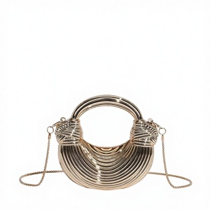 Nouveau Sac à Main Demi-Lune en Acrylique pour Femmes, Style Nouveauté Mode, avec Fermeture Magnétique et Chaîne, Idéal pour Noodles et Dumplings - Product Image 1