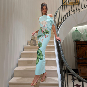 Robe longue moulante élégante et flatteuse à imprimé floral, col asymétrique, style vacances, coupe ajustée et sexy - Product Image 5
