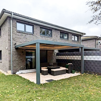 Pavillon de jardin moderne avec structure en acier thermolaqué blanc et toit rigide en forme de pyramide pour villas et jardins, résistant aux intempéries
