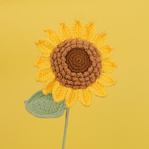 Ramo de Girasoles Tejidos a Crochet, Flores Artificiales con Envoltura, Regalo para el Día del Maestro, Decoración de Graduación - Product Image 3