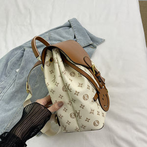 Sac à dos de luxe pour étudiantes avec cadre interne, en PU, fermeture à cordon, design portable pour les voyages et l'usage quotidien, en polyester - Product Image 4