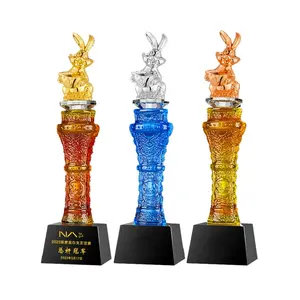 Nuovo design colorato trofeo di cristallo color smalto premio in metallo coniglio trofeo premio golf