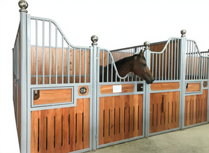 Luxe Duurzame Beweegbare Houten Paardenstalbox Zware Weerbestendige Prefab Schuilplaats Voor Professionele Paardensportclubs - Product Image 3
