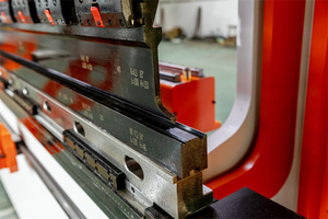 Presse plieuse RAYMAX à gorge profonde personnalisée pour presse plieuse hydraulique CNC de forme spéciale - Product Image 4