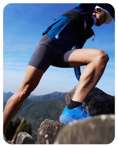 Pantalones Cortos Deportivos de Compresión Elástica para Hombre, Tejido Sin Costuras, Transpirables, con Malla, para Entrenamiento en el Gimnasio - Product Image 2