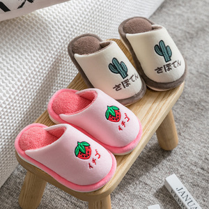 Chaussons d'intérieur fantaisie d'hiver pour enfants filles, design fruité mignon et moelleux, confortables avec coussin d'air, antidérapants, chauds et à plateforme - Product Image 2