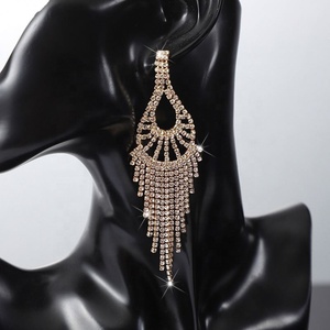 Pendientes Largos de Lujo Clásicos con Forma de Gota y Borla, con Pedrería, para Mujer - Product Image 3