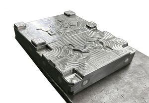 Moule d'injection plastique TongSheng modèle 12 pour préformes de bouteilles de boissons en PET, Guangdong - Product Image 4