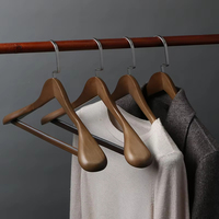 Cintre en bois massif de luxe, moderne et minimaliste, à épaules larges, pour costumes et manteaux, design sans couture, idéal pour les magasins de vêtements