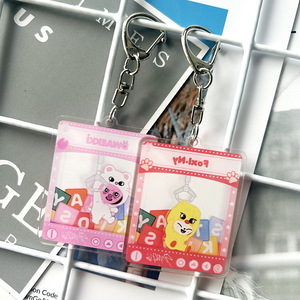 Venta al por mayor de llaveros decorativos de acrílico de doble cara, impermeables, con personajes de anime y dibujos animados, y accesorios de estrellas, para bolsos. - Product Image 3