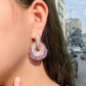 Nuevos Pendientes Colgantes de Lujo con Pavé de Circonitas Cúbicas en Morado y Rosa para Mujer, Accesorio de Joyería para Fiestas y Bodas - Product Image 3