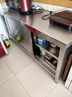 Table de travail en acier pour cuisine, avec portes coulissantes, en acier inoxydable de qualité alimentaire, robuste, pour hôtel et restaurant