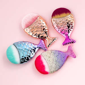 Pinceau plat en forme de poisson en poils synthétiques vegan personnalisés pour le maquillage du visage, le correcteur, compatible avec les pinceaux synthétiques - Product Image 4
