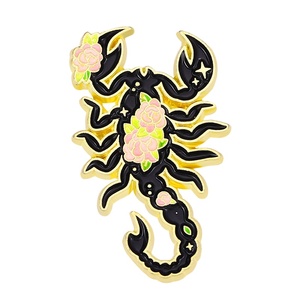 Broche créative insecte animal papillon animal scorpion vêtements sac accessoires insigne en métal personnalisation épingles en émail - Product Image 2