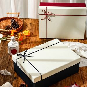 Coffret Cadeau Noël et Nouvel An à Prix Réduit avec Écharpe pour Hommes et Femmes, Idéal pour Anniversaire, Cadeau pour Petite Amie, ou Cadeau de Fête - Product Image 3