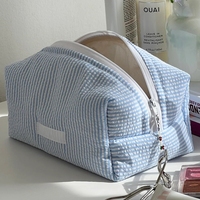 Petite trousse de maquillage en coton rayé avec logo de couleur personnalisée Ins Trend Sac cosmétique matelassé pour femmes Pochette pour soins de la peau moelleuse de haute qualité