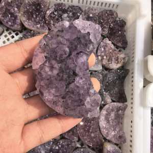 Le meilleur <span class=keywords><strong>prix</strong></span> pour un cluster de cristaux <span class=keywords><strong>d</strong></span>'<span class=keywords><strong>eau</strong></span> naturels violets en forme de lune pour la <span class=keywords><strong>d</strong></span>écoration intérieure et la guérison - Product Image 2