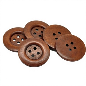 Grand bouton en bois gravé au laser 15Mm 18Mm 30Mm 2 trous 4 trous naturels Boutons en bois de luxe pour vêtements - Product Image 1