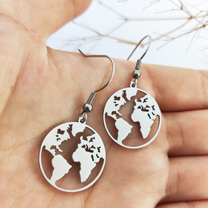 Boucles <span class=keywords><strong>d</strong></span>'oreilles pendantes tendance <span class=keywords><strong>globe</strong></span> terrestre ajouré - Accessoire de mode Wanderlust en acier inoxydable plaqué or - Product Image 3