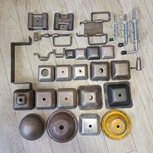 Pieds de rack empilable en métal, assemblage à vis pour tube carré, protecteur de rack empilable sans roulettes, accessoire métallique noir - Product Image 1