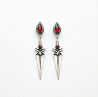 Boucles d'oreilles pendantes tendance en alliage en forme d'épée avec accent rubis pour hommes, femmes, unisexe, style gothique, accessoire de mode
