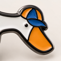 Broche personnalisée moderne et humoristique en émail dur avec motif d'oie et slogan certifié, épingle de collection en métal moulé sous pression plaqué avec logo personnalisé pour