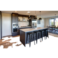 Meubles de cuisine modulaires modernes en bois écologiques, construction en MDF, finition acrylique, charnières, glissières de tiroir, robinet d'évier noir