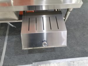 طاولة عمل من الفولاذ المقاوم للصدأ 304 للمطبخ مع مساحة تخزين وخزانة لتجهيز الأسماك بالجملة - Product Image 4